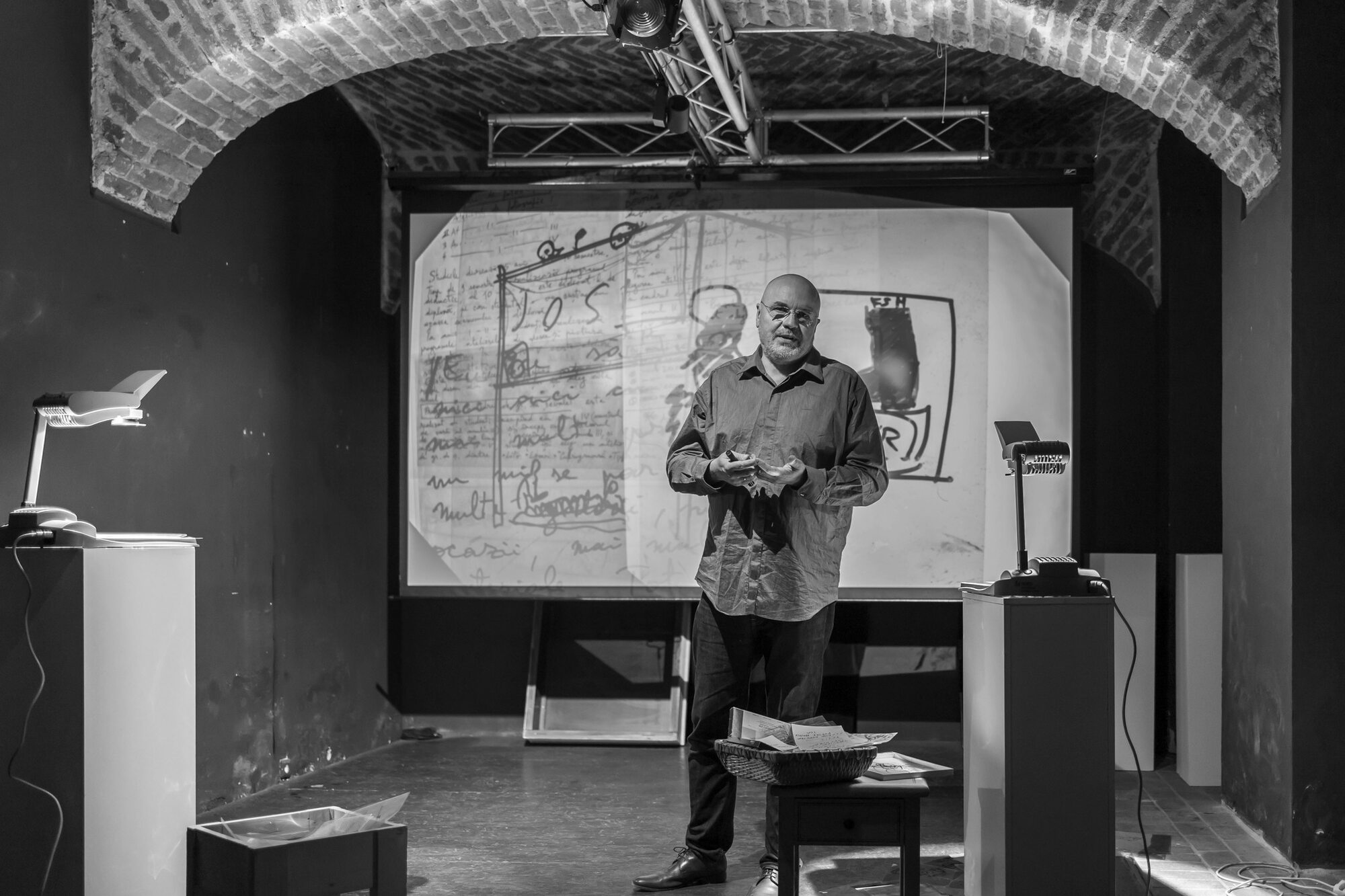 Artysta rysujący przed publicznością w Casa Artei